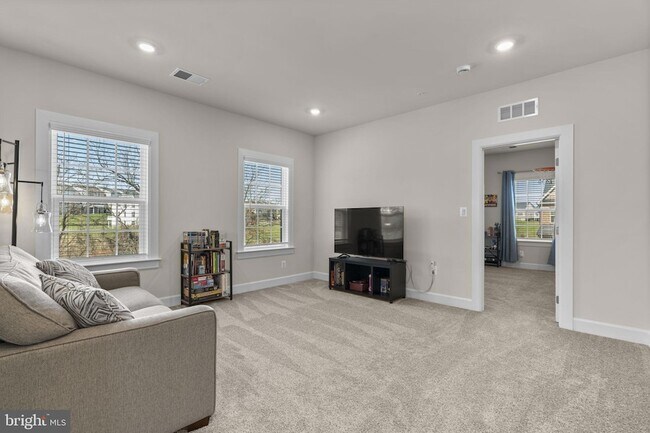 Building Photo - 8417 Bald Eagle Ct