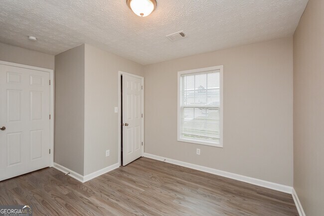 Building Photo - 614 Dove Cove