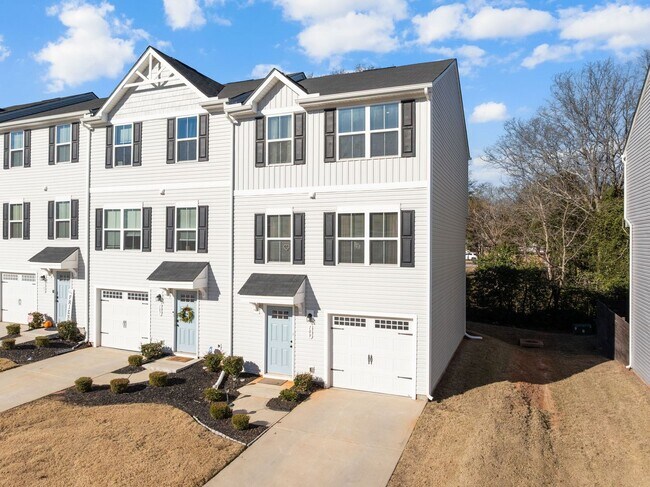 Building Photo - 109 Brooklane Ct