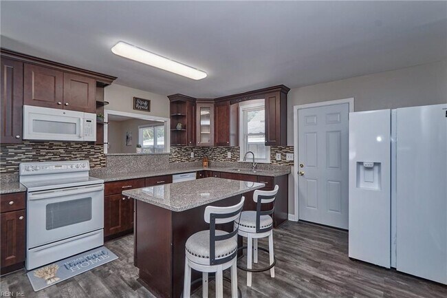 Building Photo - 440 N Oceana Blvd