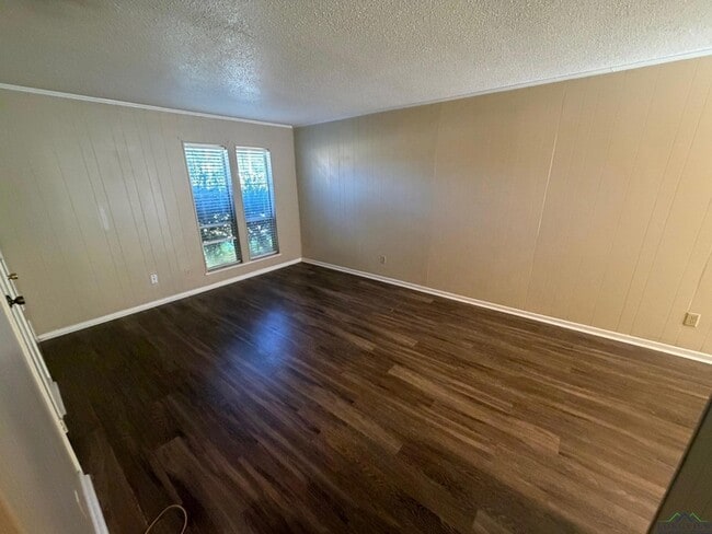 Building Photo - 1114 E Fairmont St