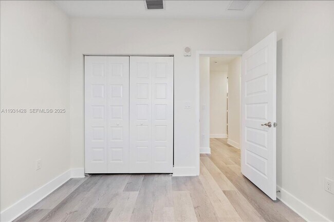 Building Photo - 6425 NW 103rd Pl