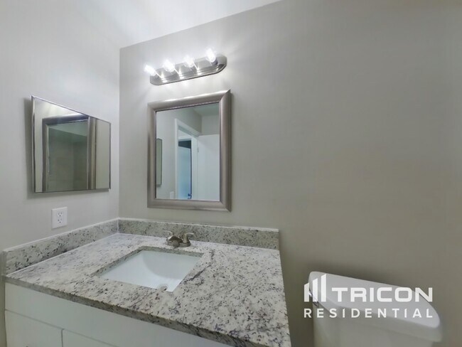 Building Photo - 638 Alton Rd