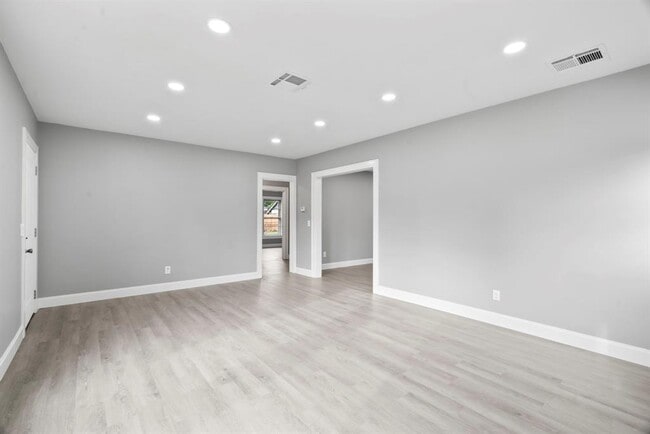 Building Photo - 1313 Elm St