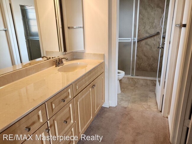 Building Photo - 2 br, 2 bath House - 3100 SE Pruitt Rd # E...