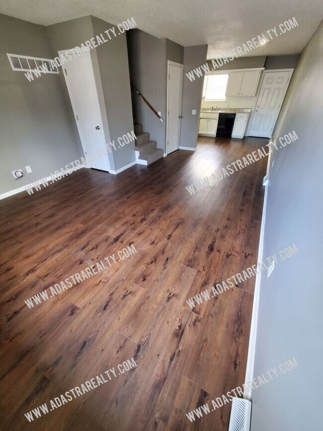 Building Photo - Spacious Olathe Duplex-Available NOW!!