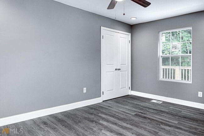 Building Photo - 2145 Castlewood St