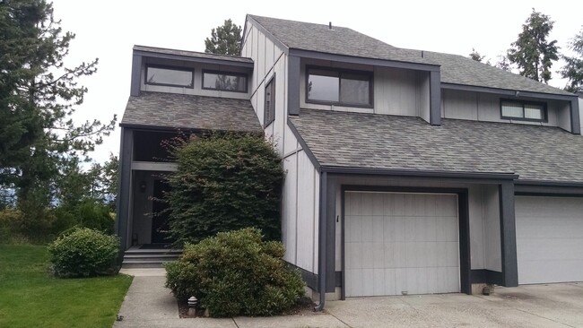 Primary Photo - Large Furnished Townhome in Loch Haven Hills