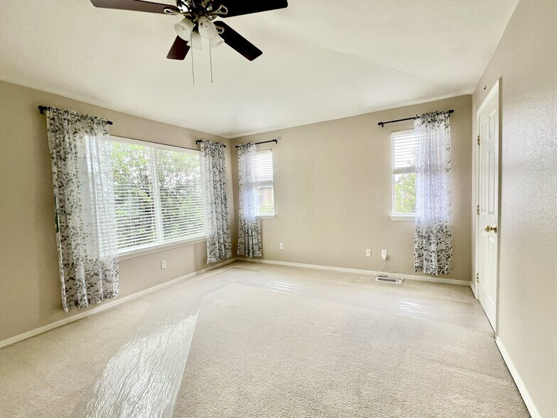 Building Photo - 6502 Silver Mesa Dr