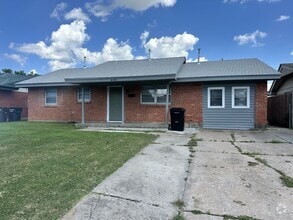 Building Photo - 630 SW 3rd St