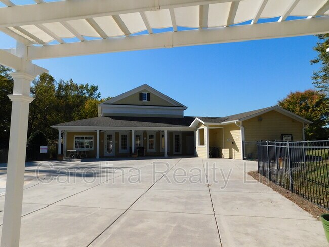 Building Photo - 1244 Assembly St