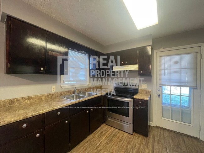 Building Photo - 72 Forest Hill Cir