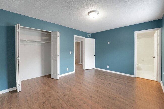 Building Photo - Charming 3BR Condo in Charlotte