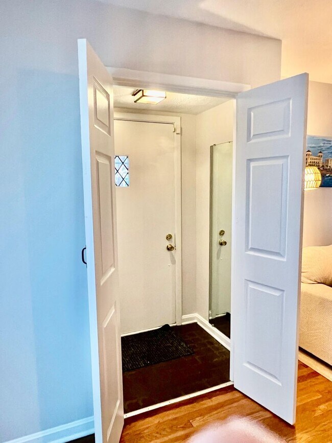 Building Photo - Charming 3-Bedroom Home in Cleveland Heights