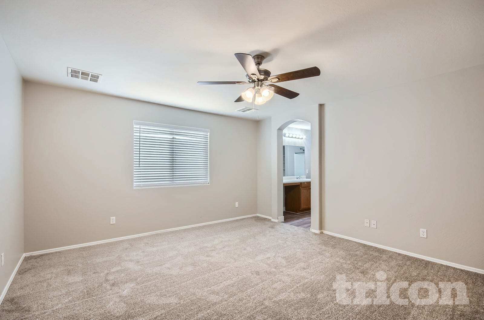Building Photo - 13301 E Primrose Ln