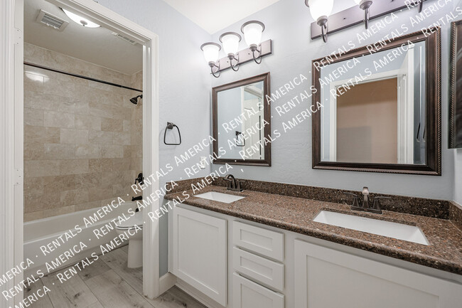 Building Photo - 6806 W Skylark Dr