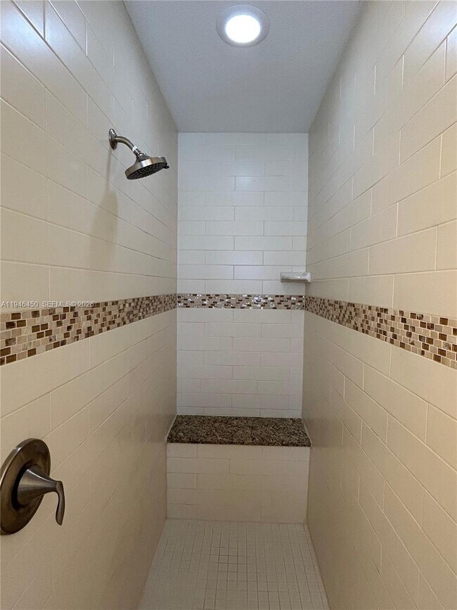 Building Photo - 3152 Point St