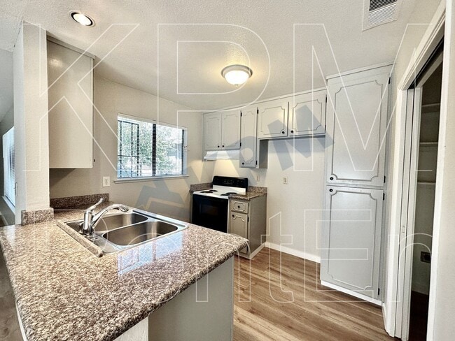 Building Photo - 5530 Fox Sparrow Ct