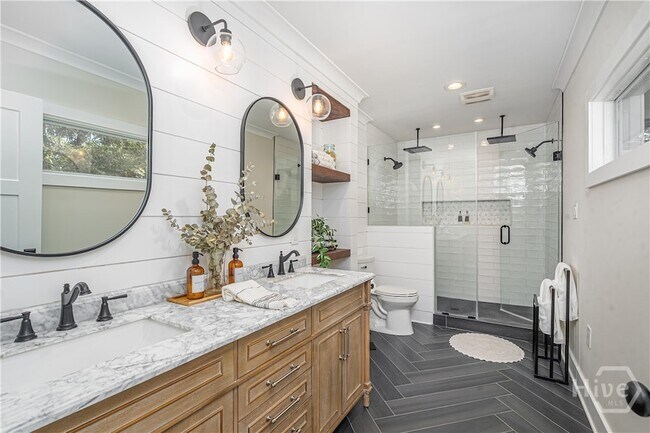 Building Photo - 10 Howley Ln