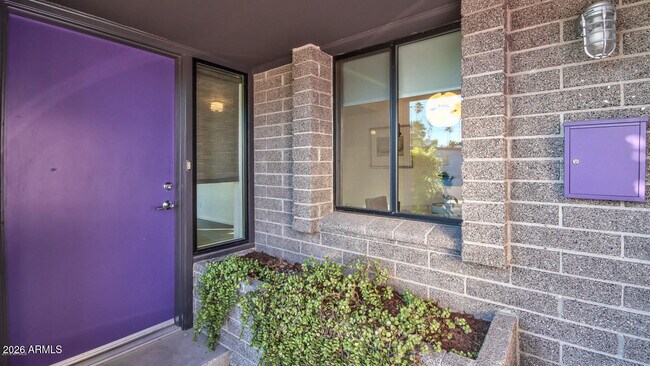 Building Photo - 3702 E Paradise Dr