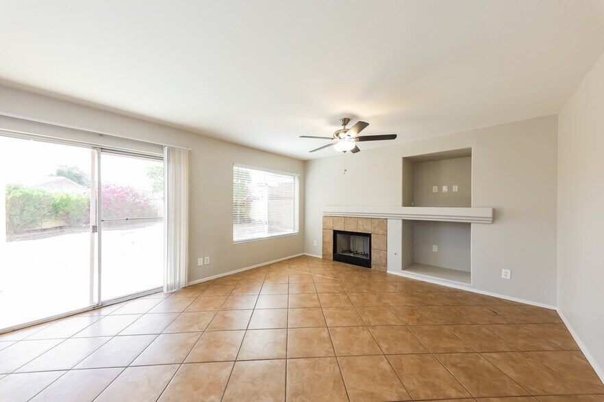 Building Photo - 5203 W Kristal Way