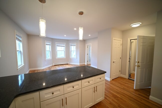 Building Photo - 3Br/2Bth in Brookline! Close to Rt.9, very quiet area, walk to JP Pond!