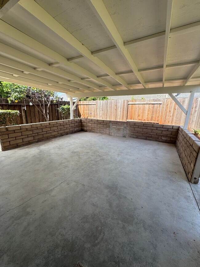 Building Photo - Bright and Updated Camarillo Home with Fireplace and Outdoor Living