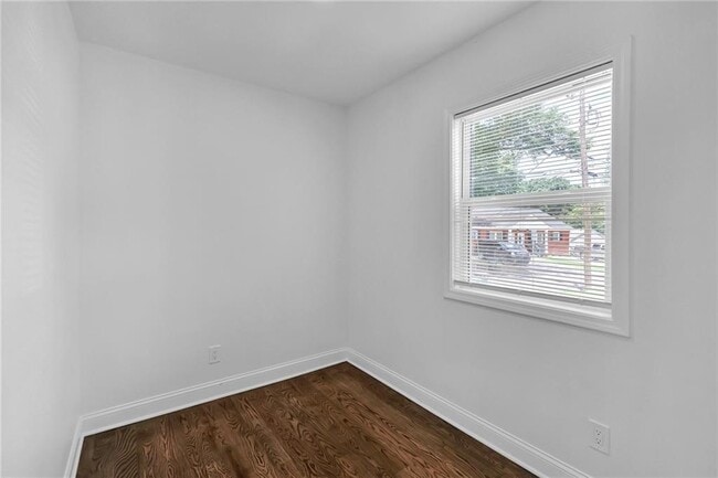 Building Photo - 319 Stokes Ave