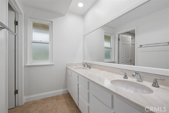 Building Photo - 39 Silver Crescent