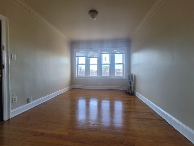 Building Photo - 1643 W 80th St