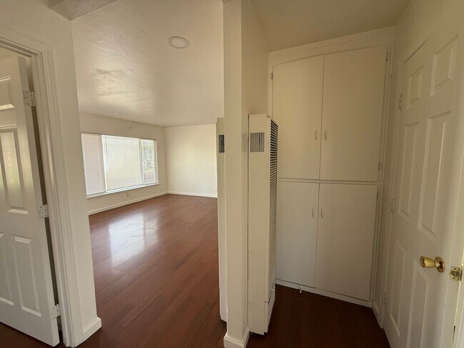 Building Photo - 4590-4592 73rd St, Sacramento, CA 95820