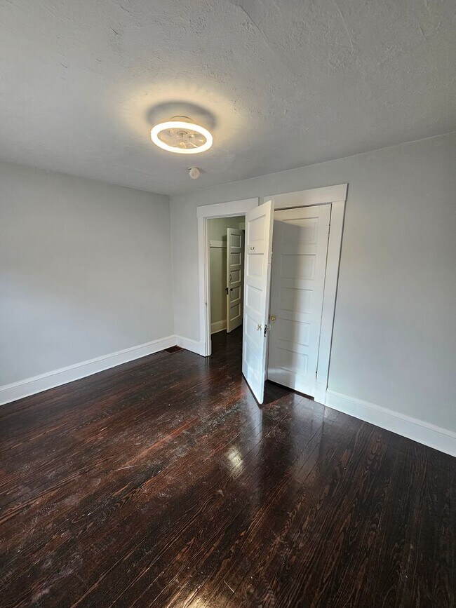 Building Photo - Wakefield7010-7014