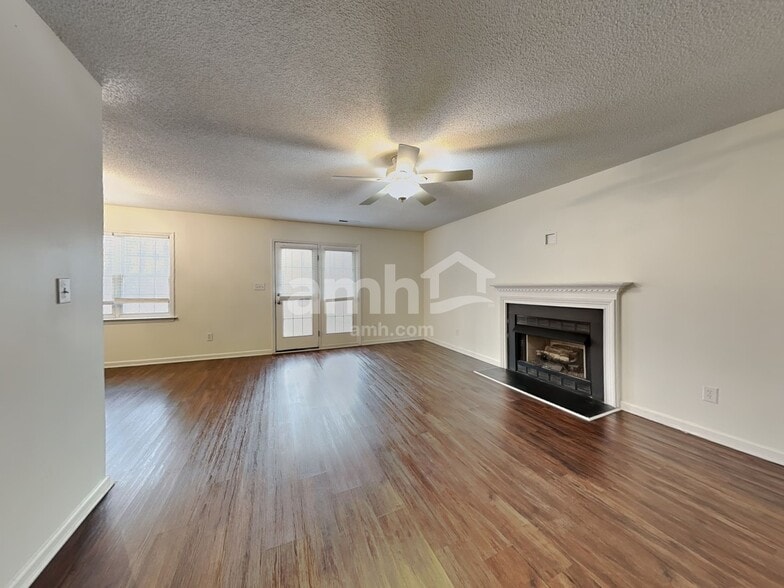 Building Photo - 115 Haven Grove Trl