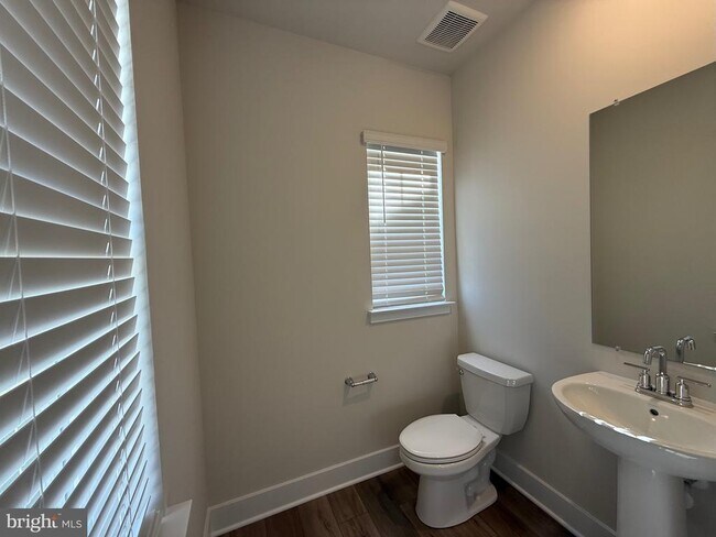 Building Photo - 1670 Lake Placid Dr