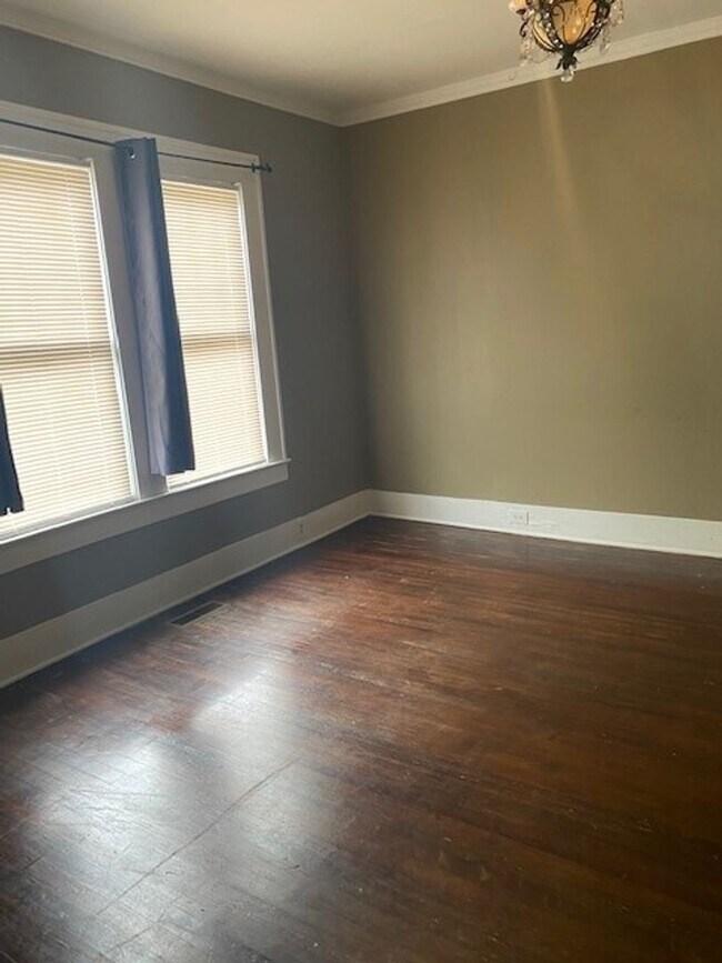 Building Photo - Nice 3 Bed 2 Bath! Available August 2026!