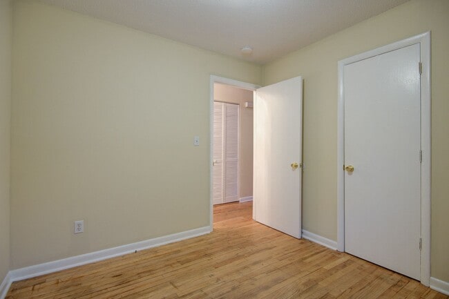 Building Photo - COMING SOON! Charming 3 Beds and 1 Bath Ra...