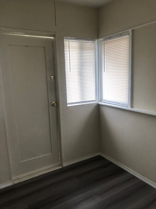 Building Photo - 1380 Gaviota