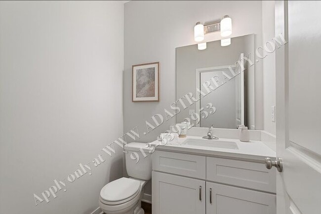Building Photo - Brand New Townhome 3 Bed 2.5 Bath in Olath...