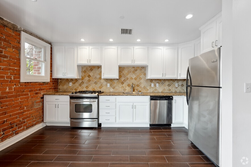 1BR, 1BA -650SF - 1236 N Flores St