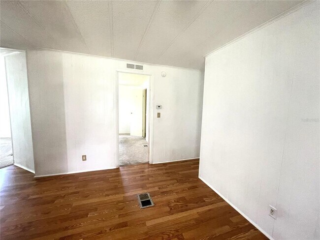 Building Photo - 1503 Peachtree Ln