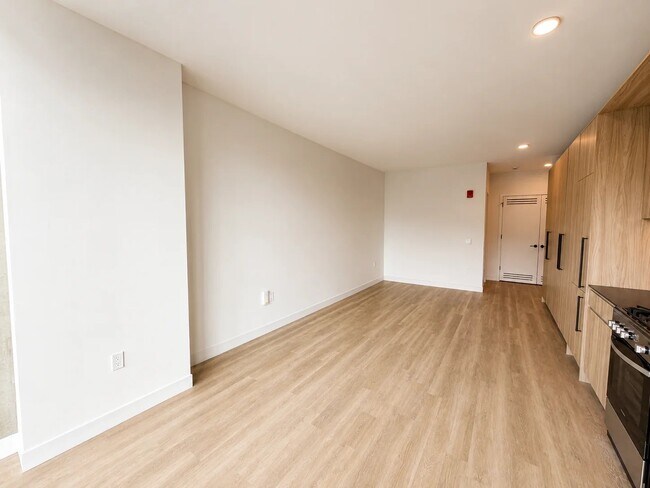Building Photo - 1357 W Fulton St
