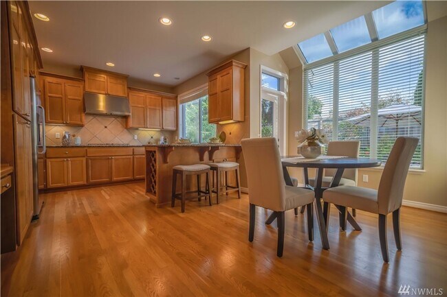 Building Photo - 4 Bedroom Plus Office Sammamish/Issaquah