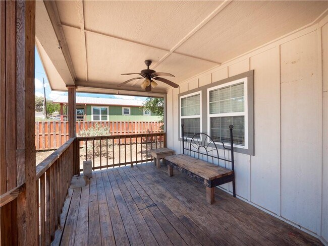 Building Photo - 691 Tamarack Dr