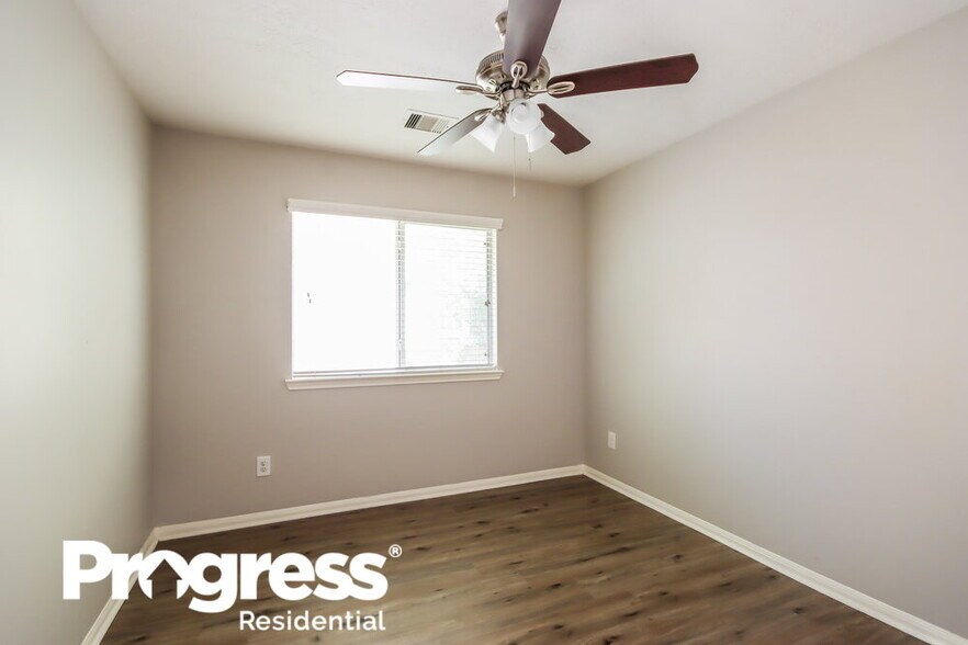 Building Photo - 808 Dragonfly Dr