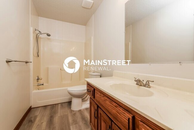 Building Photo - 3 Bedroom Pet-Friendly Home in KANSAS CITY, MO with Main Street Renewal