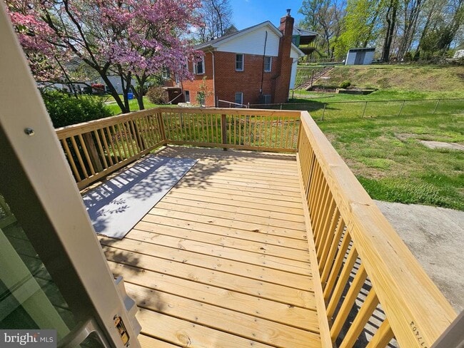 Building Photo - 14236 Caroline St