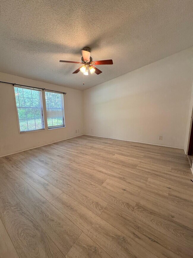 Building Photo - Spacious 3-Bed, 2-Bath Home in Greenville ...