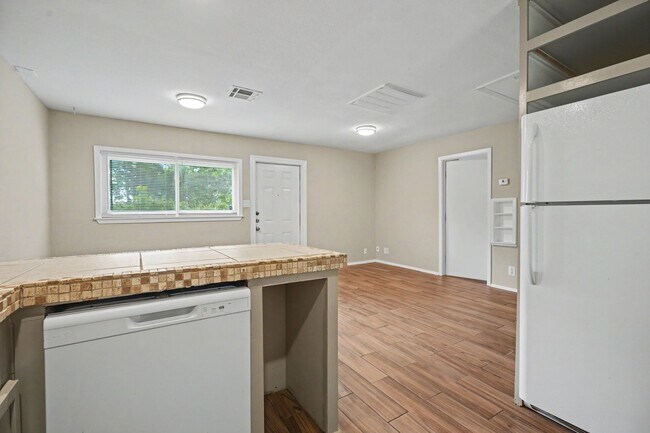 Building Photo - 6500 Haden Dr