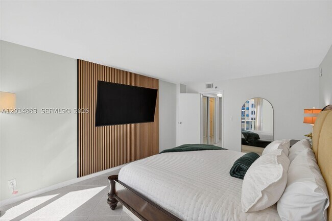 Building Photo - 2401 Collins Ave