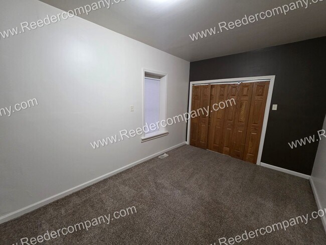 Building Photo - 4947 Northcote Ave